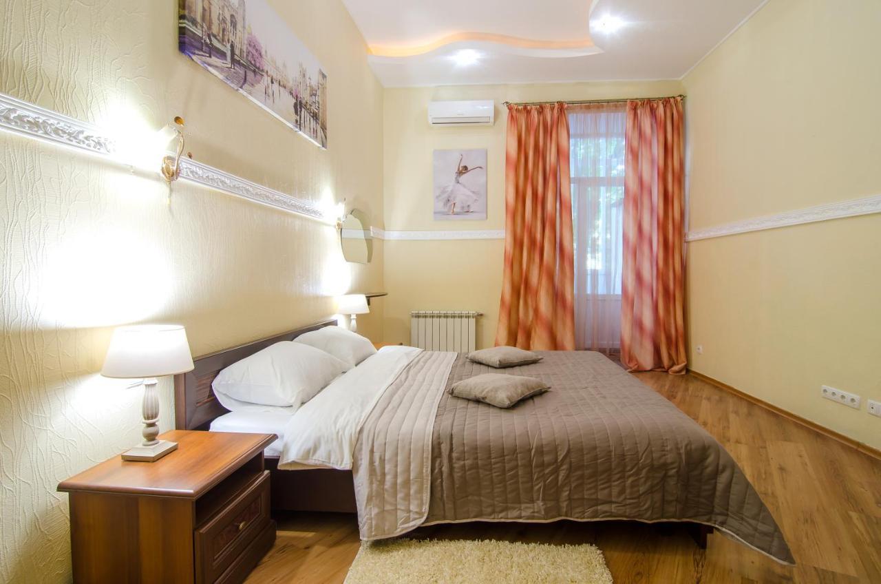 Apartment At Malaya Zhytomyrska 5 키예프 외부 사진