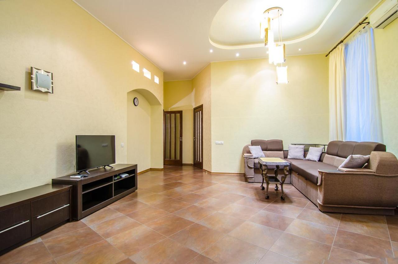 Apartment At Malaya Zhytomyrska 5 키예프 외부 사진
